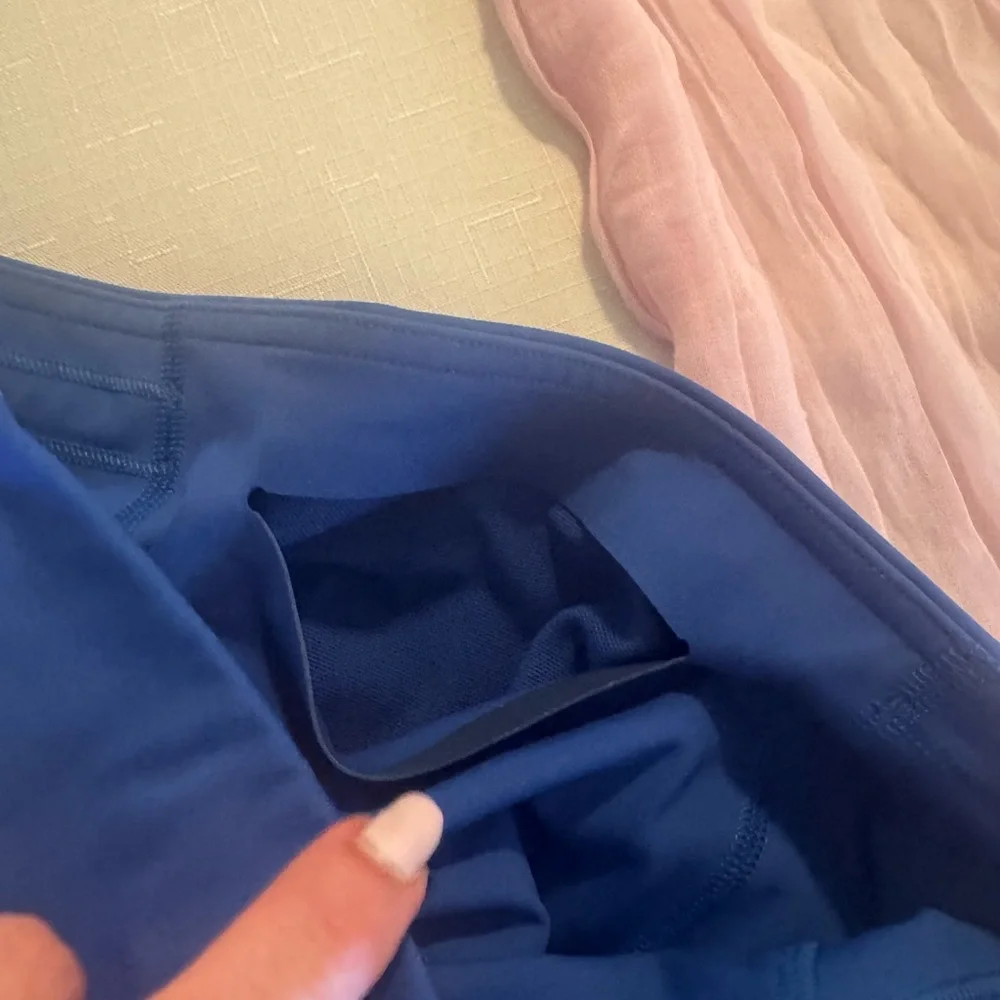 Lululemon Leggings NWOT Size 4 - Picture 4 of 5